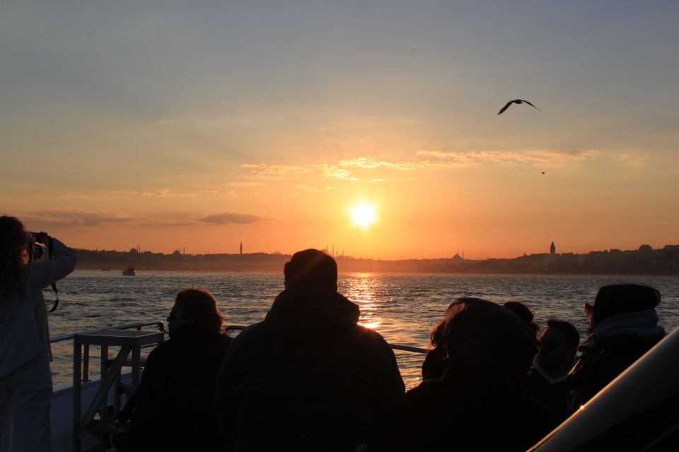 Bosphorus Sunset Tour in Luxury Yacht - With Hotel Transfer